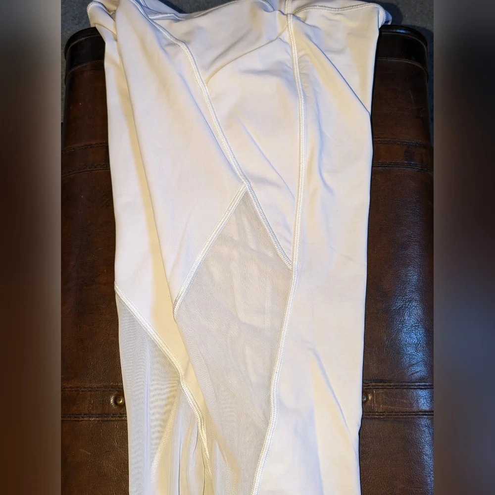 Lululemon Crop Leggings - Picture 2 of 6